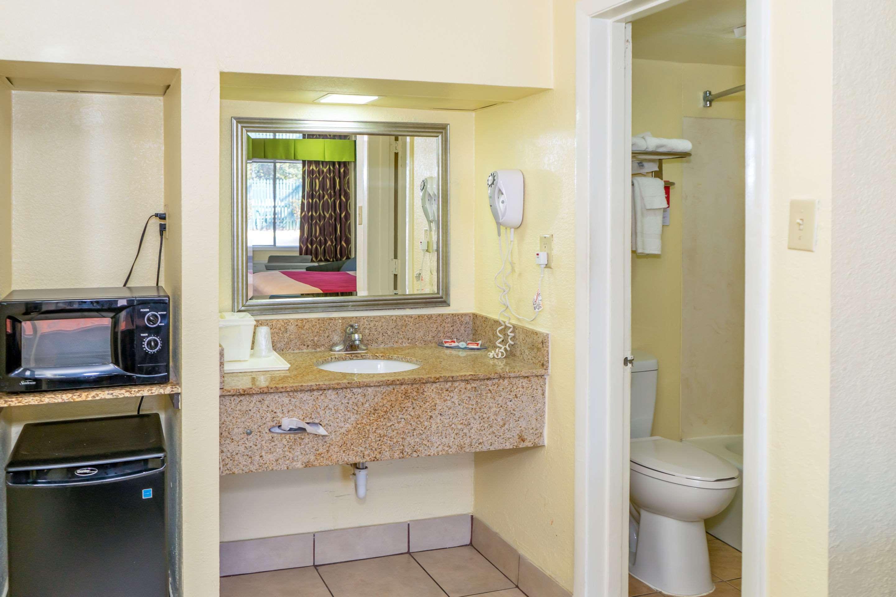 Econo Lodge Weldon - Roanoke Rapids Екстер'єр фото