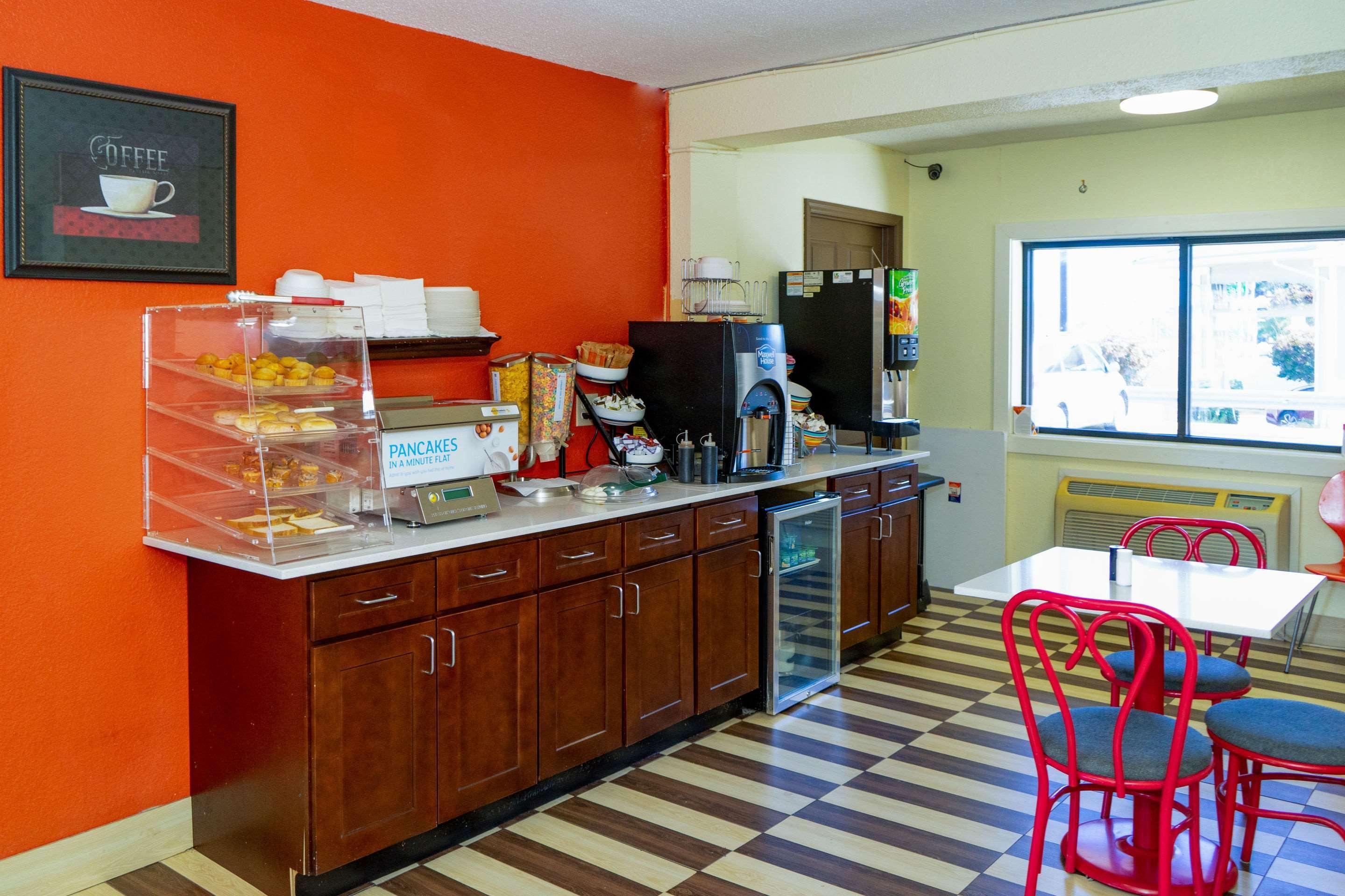Econo Lodge Weldon - Roanoke Rapids Екстер'єр фото