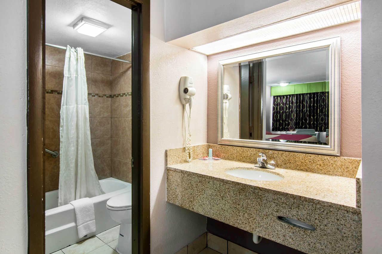 Econo Lodge Weldon - Roanoke Rapids Екстер'єр фото